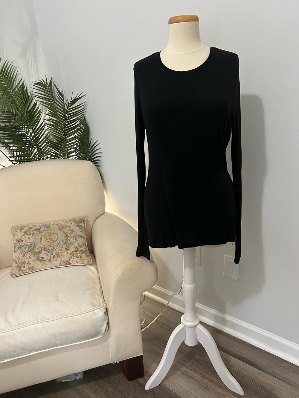 White House Black Market Black Lightweight Top – Size M